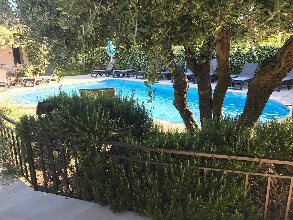 Logis Hotel Restaurant Hostellerie De La Tour Fontvieille 2*,  France